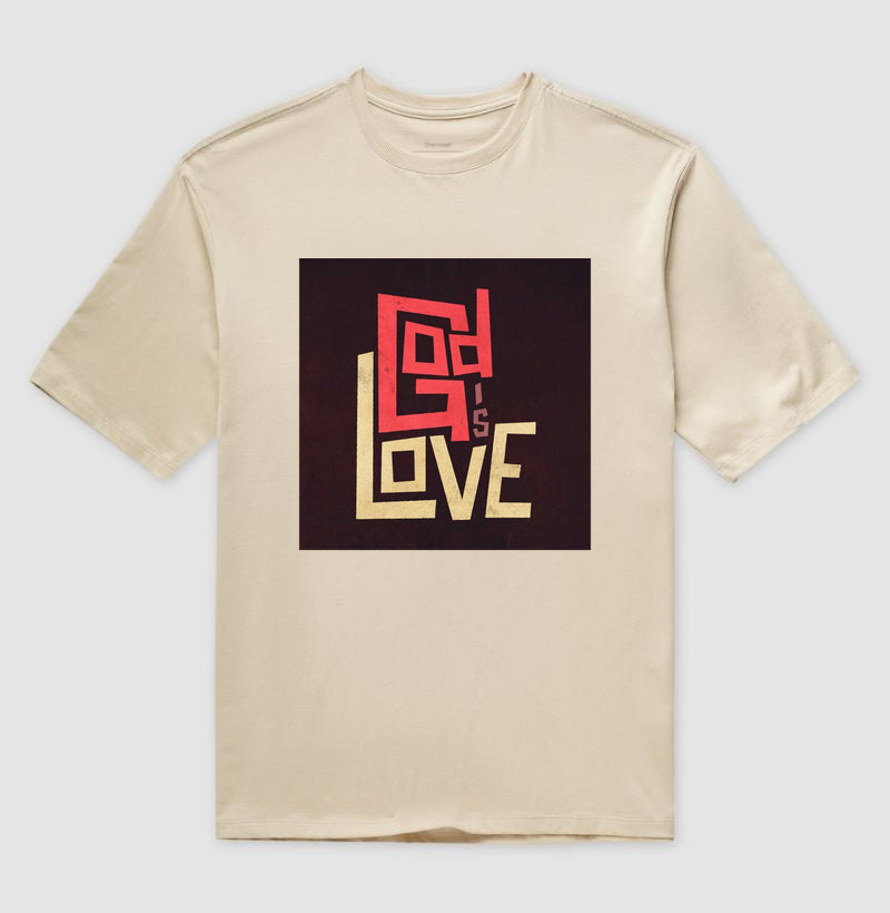 Camiseta Oversized "God is Love"