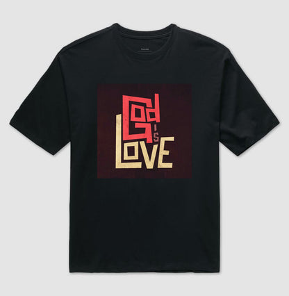 Camiseta Oversized "God is Love"